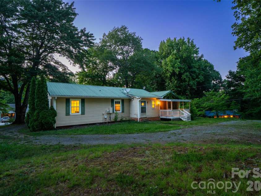 52 Miller Street, Columbus, NC 28722.  MLS# CAR4316824, YatesRealty ID 17852. 