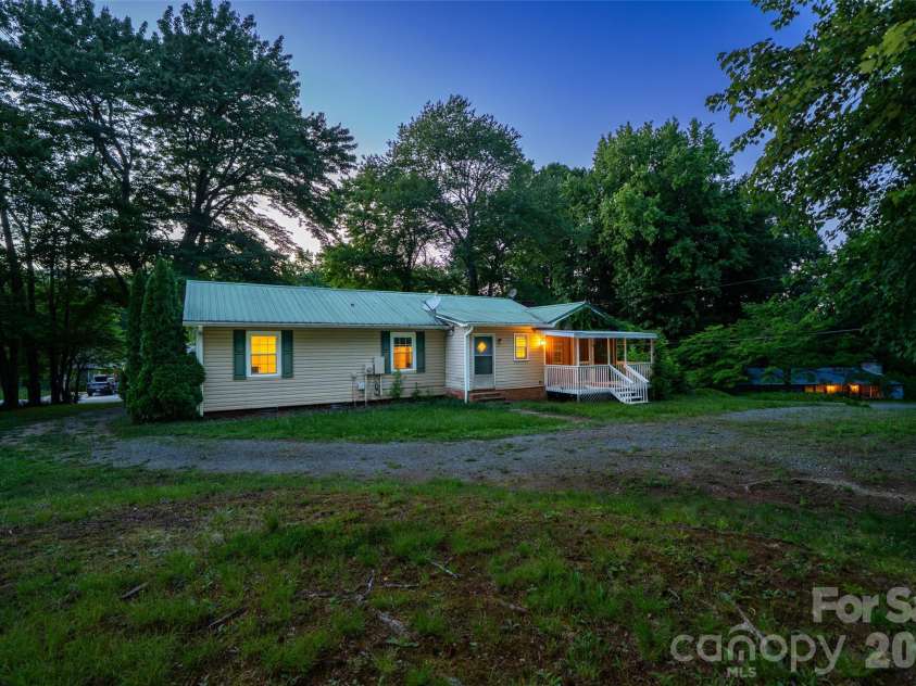 52 Miller Street, Columbus, NC 28722.  MLS# CAR4316824, YatesRealty ID 17852. 