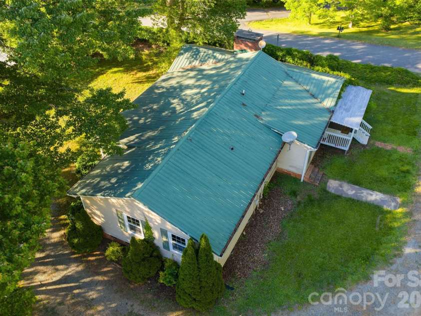 52 Miller Street, Columbus, NC 28722.  MLS# CAR4316824, YatesRealty ID 17852. 