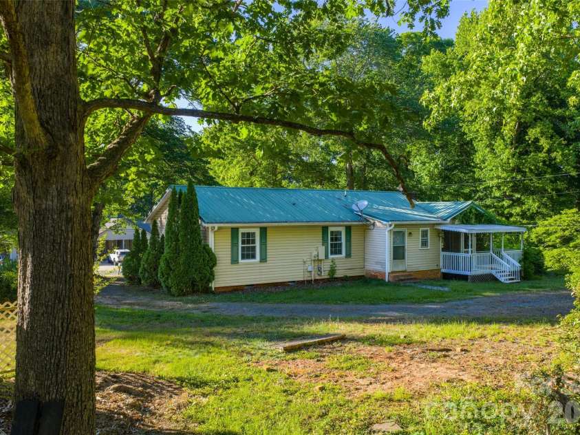 52 Miller Street, Columbus, NC 28722.  MLS# CAR4316824, YatesRealty ID 17852. 
