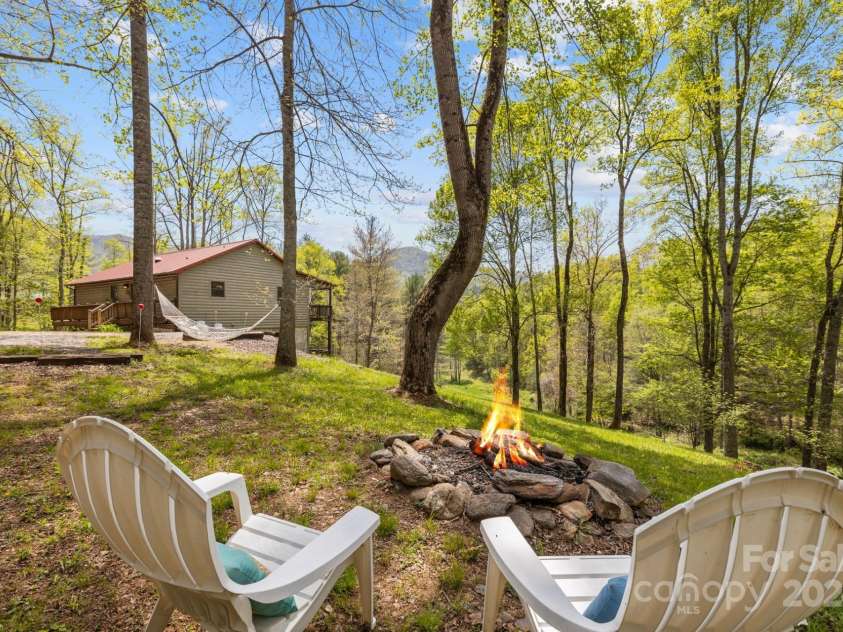 228 Barefoot Cove, Burnsville, NC 28714.  MLS# CAR4172902, YatesRealty ID 17853. 
