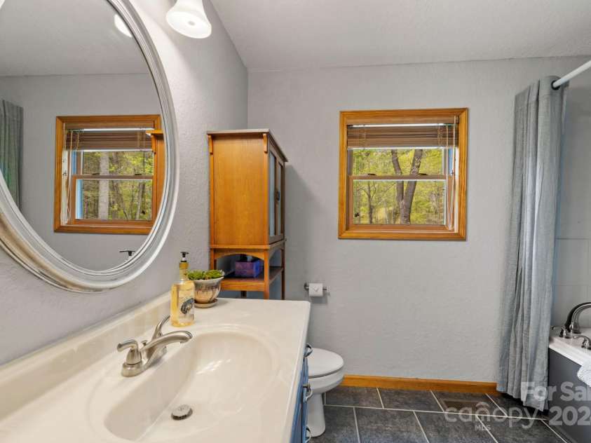 228 Barefoot Cove, Burnsville, NC 28714.  MLS# CAR4172902, YatesRealty ID 17853. 