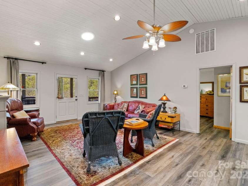 228 Barefoot Cove, Burnsville, NC 28714.  MLS# CAR4172902, YatesRealty ID 17853. 