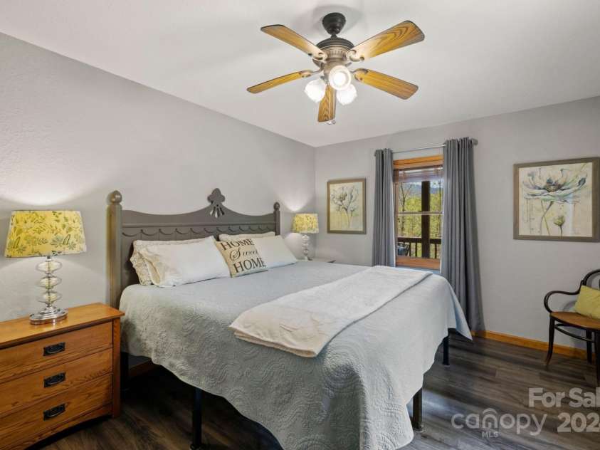 228 Barefoot Cove, Burnsville, NC 28714.  MLS# CAR4172902, YatesRealty ID 17853. 