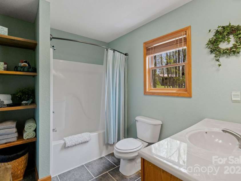 228 Barefoot Cove, Burnsville, NC 28714.  MLS# CAR4172902, YatesRealty ID 17853. 