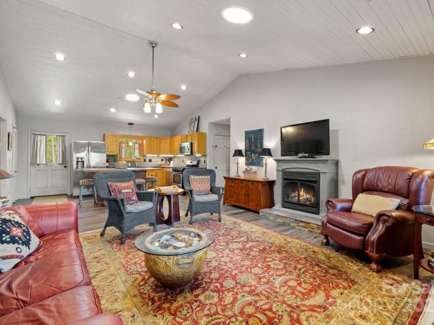 228 Barefoot Cove, Burnsville, NC 28714.  MLS# CAR4172902, YatesRealty ID 17853. 