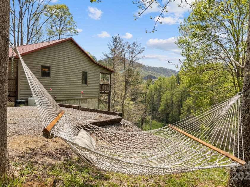228 Barefoot Cove, Burnsville, NC 28714.  MLS# CAR4172902, YatesRealty ID 17853. 