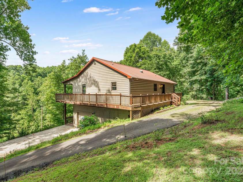 228 Barefoot Cove, Burnsville, NC 28714.  MLS# CAR4172902, YatesRealty ID 17853. 