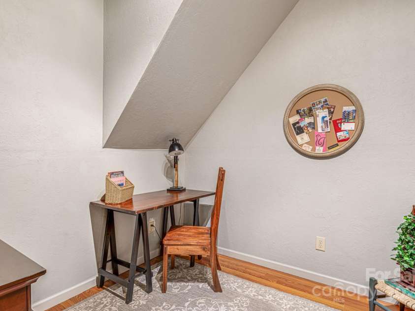 228 Barefoot Cove, Burnsville, NC 28714.  MLS# CAR4172902, YatesRealty ID 17853. 