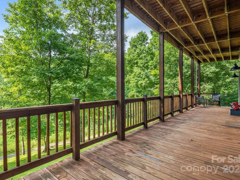 228 Barefoot Cove, Burnsville, NC 28714.  MLS# CAR4172902, YatesRealty ID 17853. 