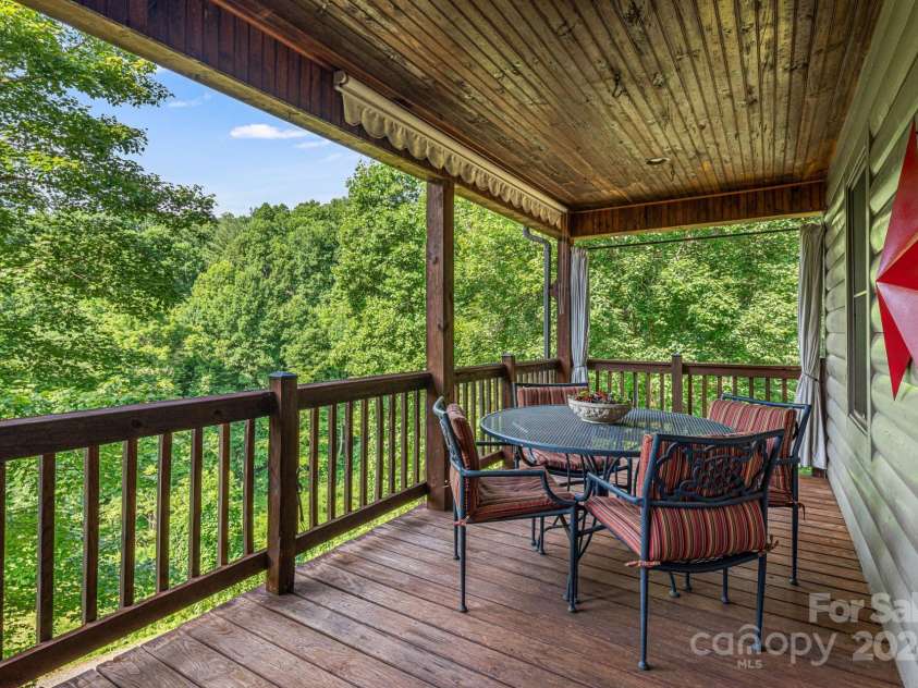 228 Barefoot Cove, Burnsville, NC 28714.  MLS# CAR4172902, YatesRealty ID 17853. 