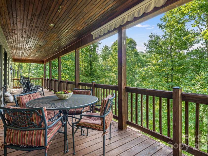 228 Barefoot Cove, Burnsville, NC 28714.  MLS# CAR4172902, YatesRealty ID 17853. 