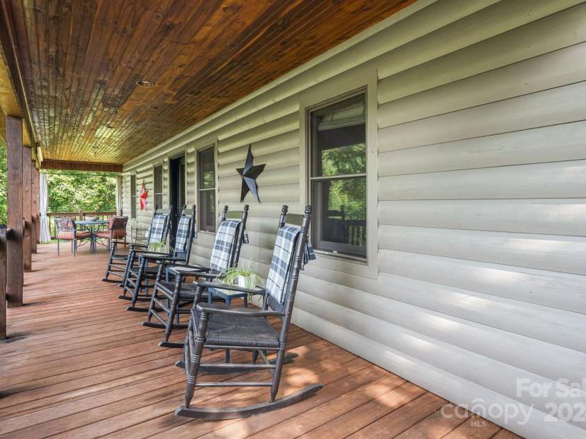 228 Barefoot Cove, Burnsville, NC 28714.  MLS# CAR4172902, YatesRealty ID 17853. 