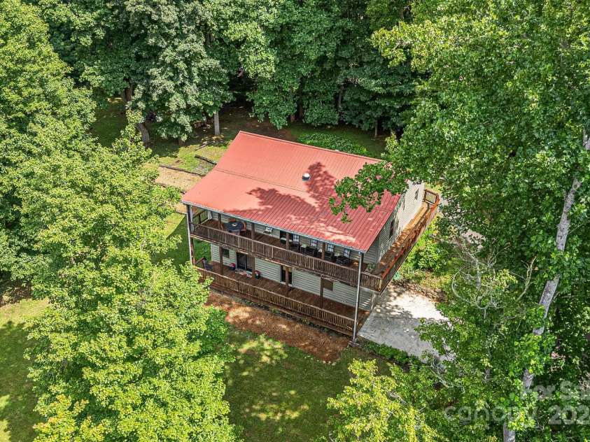 228 Barefoot Cove, Burnsville, NC 28714.  MLS# CAR4172902, YatesRealty ID 17853. 