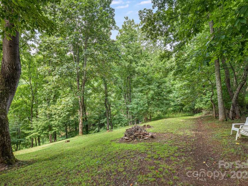228 Barefoot Cove, Burnsville, NC 28714.  MLS# CAR4172902, YatesRealty ID 17853. 