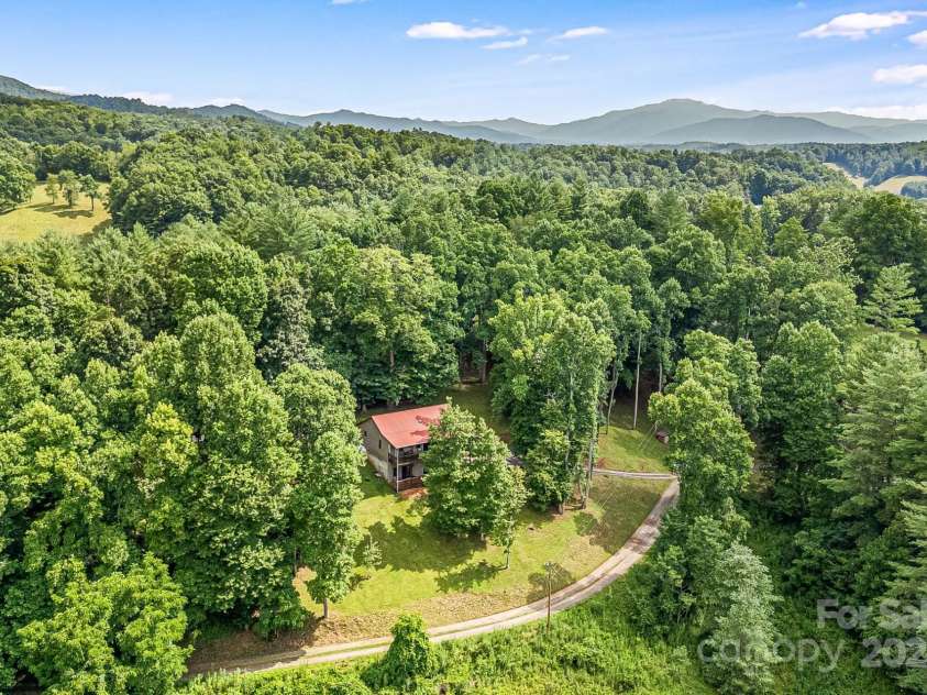 228 Barefoot Cove, Burnsville, NC 28714.  MLS# CAR4172902, YatesRealty ID 17853. 