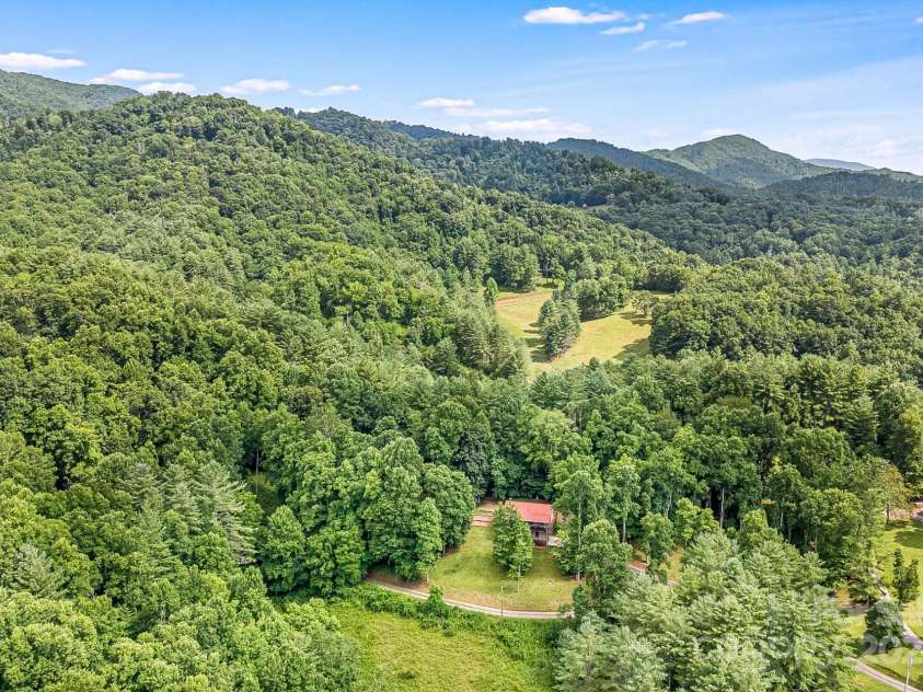 228 Barefoot Cove, Burnsville, NC 28714.  MLS# CAR4172902, YatesRealty ID 17853. 