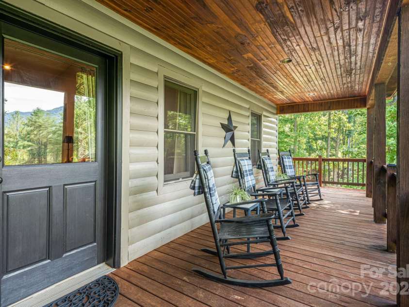 228 Barefoot Cove, Burnsville, NC 28714.  MLS# CAR4172902, YatesRealty ID 17853. 