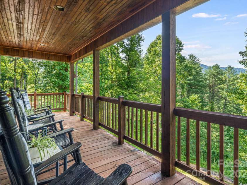 228 Barefoot Cove, Burnsville, NC 28714.  MLS# CAR4172902, YatesRealty ID 17853. 
