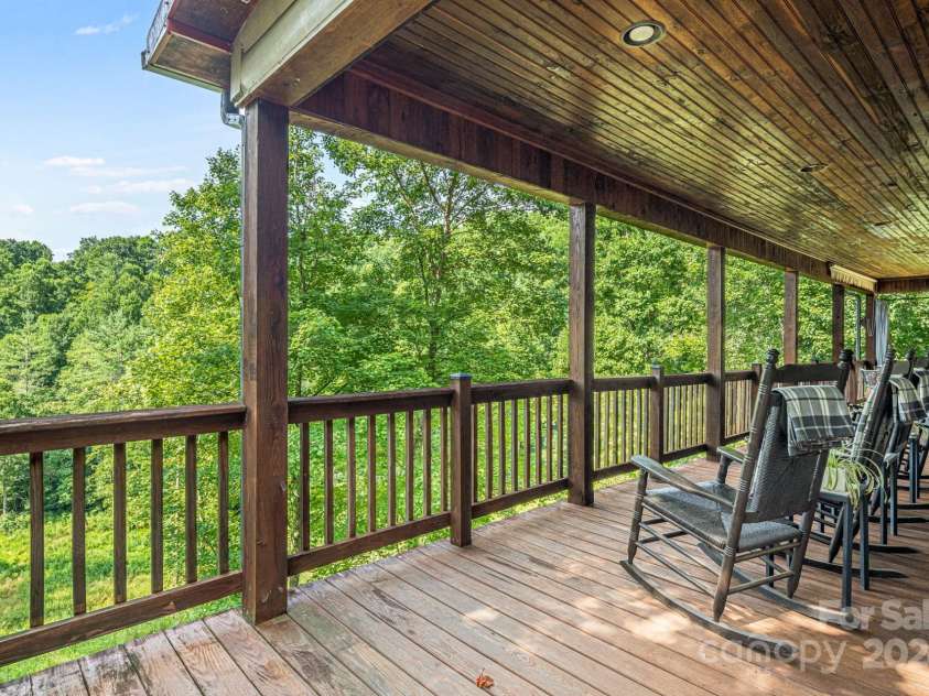 228 Barefoot Cove, Burnsville, NC 28714.  MLS# CAR4172902, YatesRealty ID 17853. 