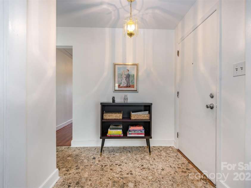 4044 Somerdale Lane, Charlotte, NC 28205.  MLS# CAR4265234, YatesRealty ID 17854. Foyer