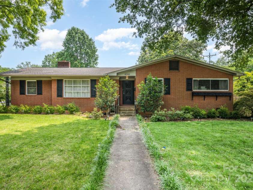 4044 Somerdale Lane, Charlotte, NC 28205.  MLS# CAR4265234, YatesRealty ID 17854. Front view of home and front entrance.