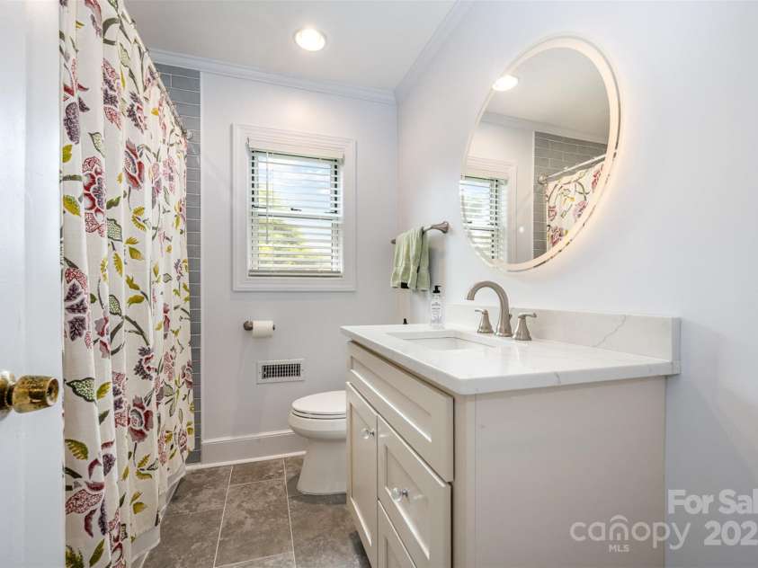 4044 Somerdale Lane, Charlotte, NC 28205.  MLS# CAR4265234, YatesRealty ID 17854. Hall Bathroom