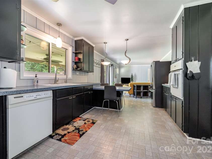 4044 Somerdale Lane, Charlotte, NC 28205.  MLS# CAR4265234, YatesRealty ID 17854. Kitchen today
