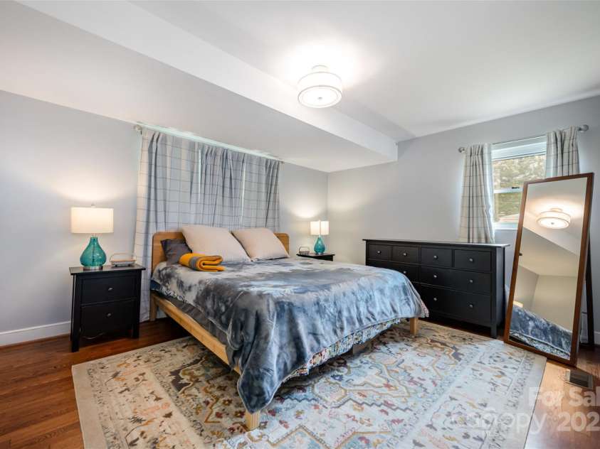4044 Somerdale Lane, Charlotte, NC 28205.  MLS# CAR4265234, YatesRealty ID 17854. Primary Bedroom recently updated to include a primary bathroom suite and walk in closet.