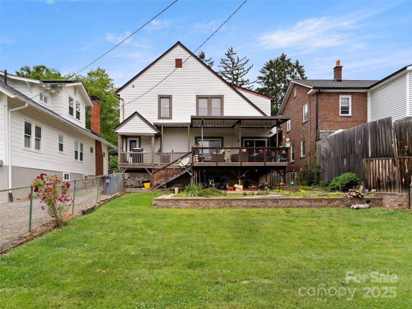 6 Woodley Avenue, Asheville, NC 28804.  MLS# CAR4260218, YatesRealty ID 17855. 