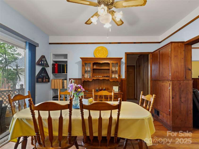 6 Woodley Avenue, Asheville, NC 28804.  MLS# CAR4260218, YatesRealty ID 17855. 