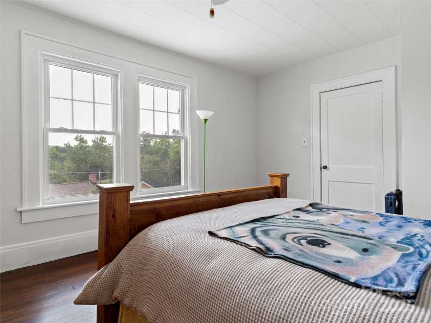 6 Woodley Avenue, Asheville, NC 28804.  MLS# CAR4260218, YatesRealty ID 17855. 