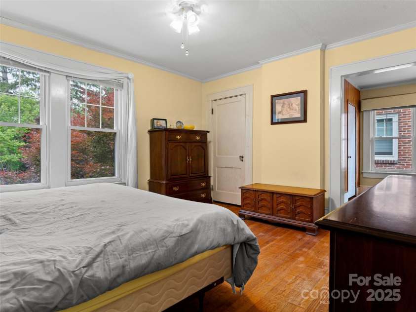 6 Woodley Avenue, Asheville, NC 28804.  MLS# CAR4260218, YatesRealty ID 17855. 
