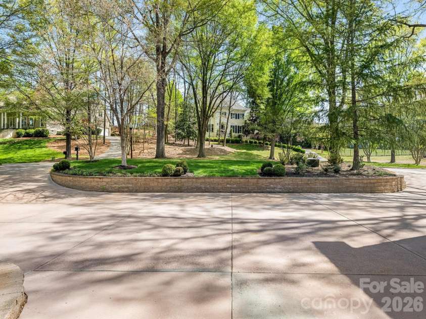 9505 Greyson Ridge Drive, Charlotte, NC 28277.  MLS# CAR4355781, YatesRealty ID 17855. Front Circular Drive 