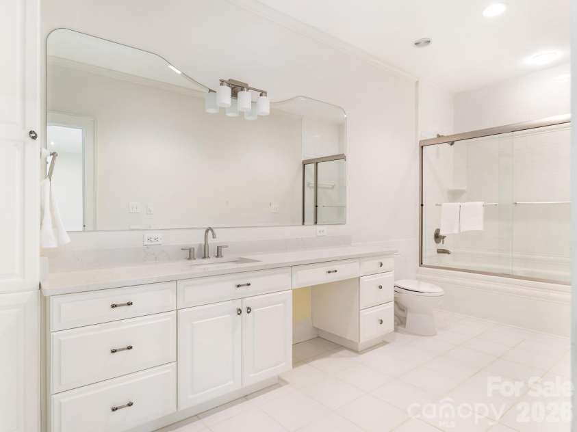 9505 Greyson Ridge Drive, Charlotte, NC 28277.  MLS# CAR4355781, YatesRealty ID 17855. Full Bath 