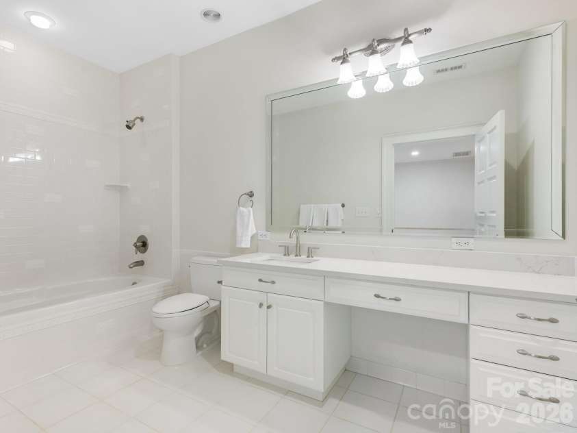 9505 Greyson Ridge Drive, Charlotte, NC 28277.  MLS# CAR4355781, YatesRealty ID 17855. Full Bath 