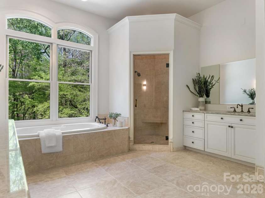9505 Greyson Ridge Drive, Charlotte, NC 28277.  MLS# CAR4355781, YatesRealty ID 17855. Primary Bathroom 
