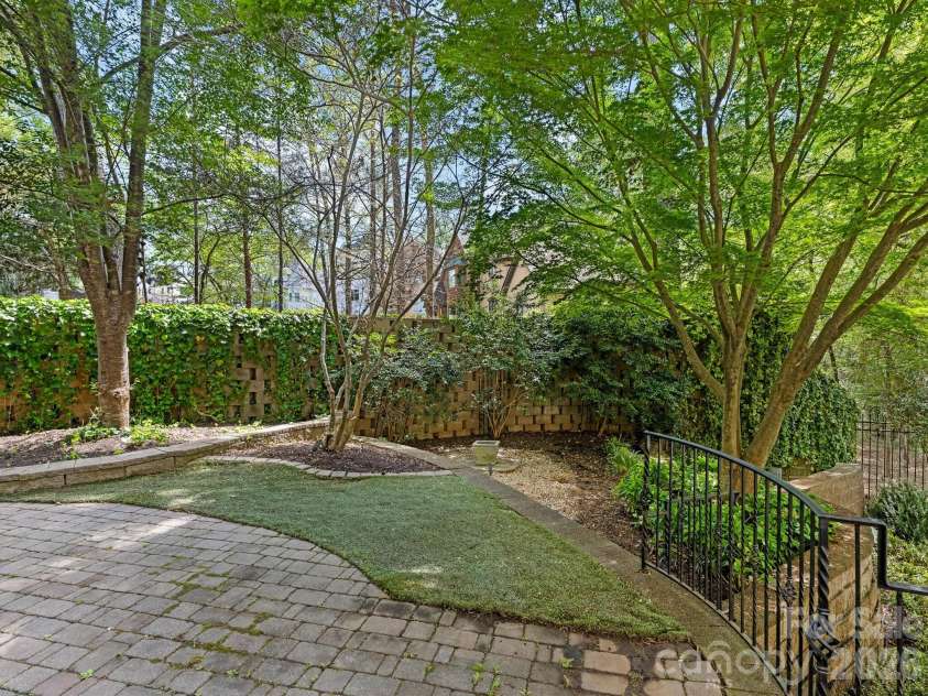 9505 Greyson Ridge Drive, Charlotte, NC 28277.  MLS# CAR4355781, YatesRealty ID 17855. Side Yard 