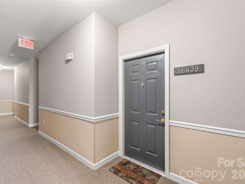 16439 Golden River Lane, Charlotte, NC 28277.  MLS# CAR4360142, YatesRealty ID 17856. Building Foyer | Unit Entry
