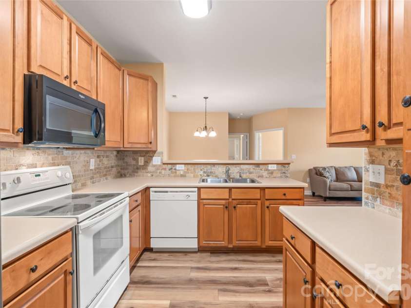 16439 Golden River Lane, Charlotte, NC 28277.  MLS# CAR4360142, YatesRealty ID 17856. Kitchen