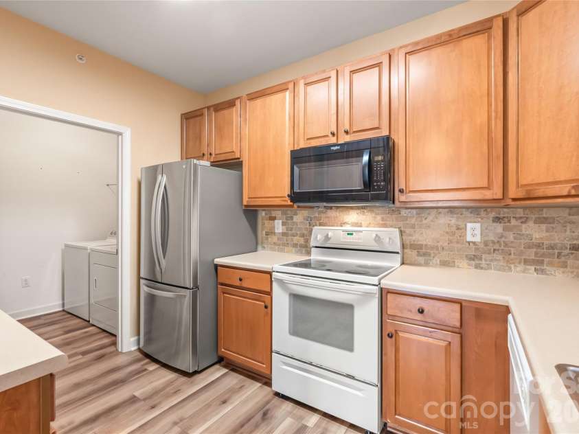 16439 Golden River Lane, Charlotte, NC 28277.  MLS# CAR4360142, YatesRealty ID 17856. Kitchen