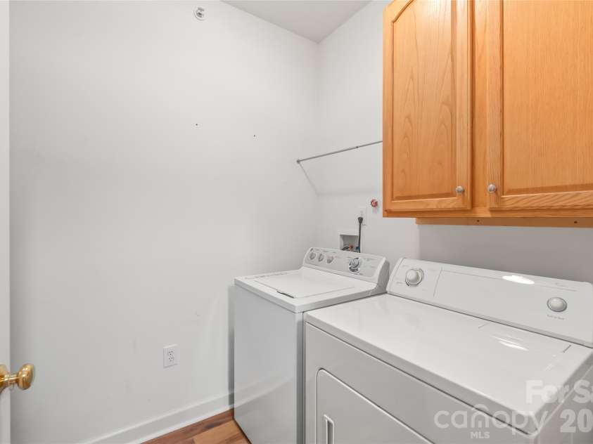 16439 Golden River Lane, Charlotte, NC 28277.  MLS# CAR4360142, YatesRealty ID 17856. Laundry Room