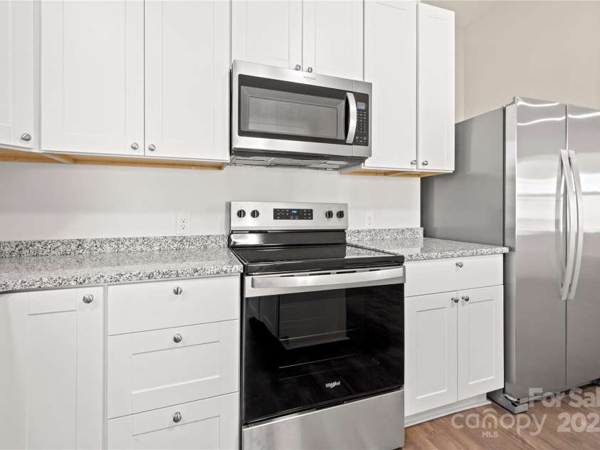 167 Saluda Street, Chester, SC 29706.  MLS# CAR4232529, YatesRealty ID 17857. Stainless Steel Appliance