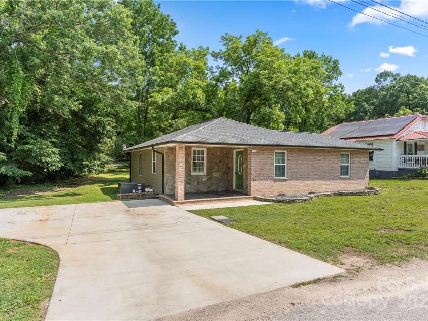 1116 Juniper Street, Kannapolis, NC 28081.  MLS# CAR4267087, YatesRealty ID 17859. 