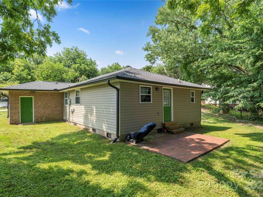 1116 Juniper Street, Kannapolis, NC 28081.  MLS# CAR4267087, YatesRealty ID 17859. 