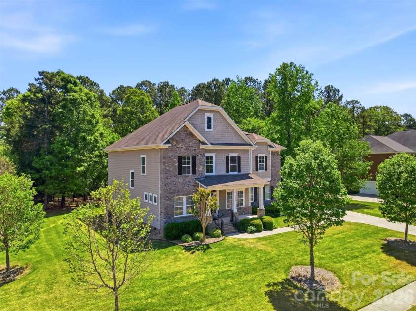 2020 Madeira Circle, Waxhaw, NC 28173.  MLS# CAR4370388, YatesRealty ID 17859. 