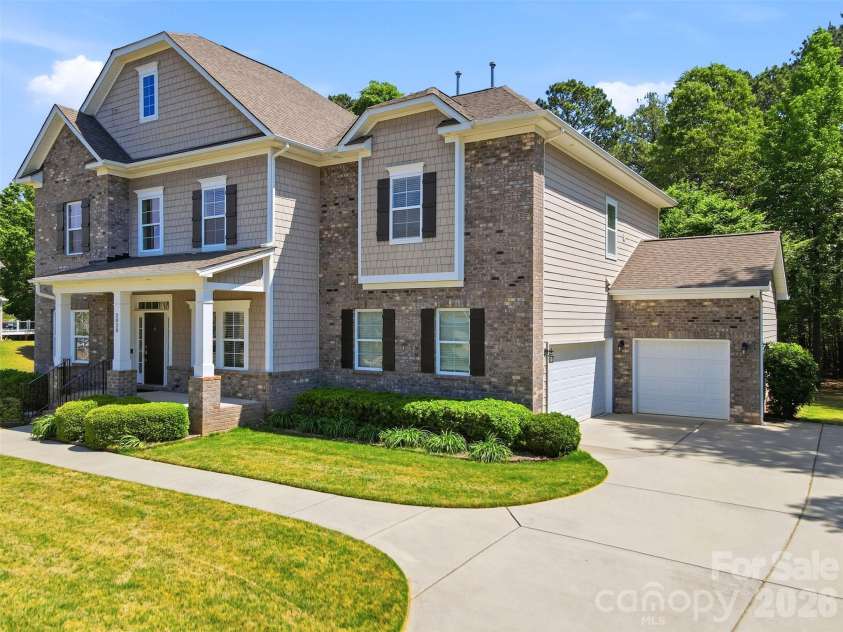 2020 Madeira Circle, Waxhaw, NC 28173.  MLS# CAR4370388, YatesRealty ID 17859. 