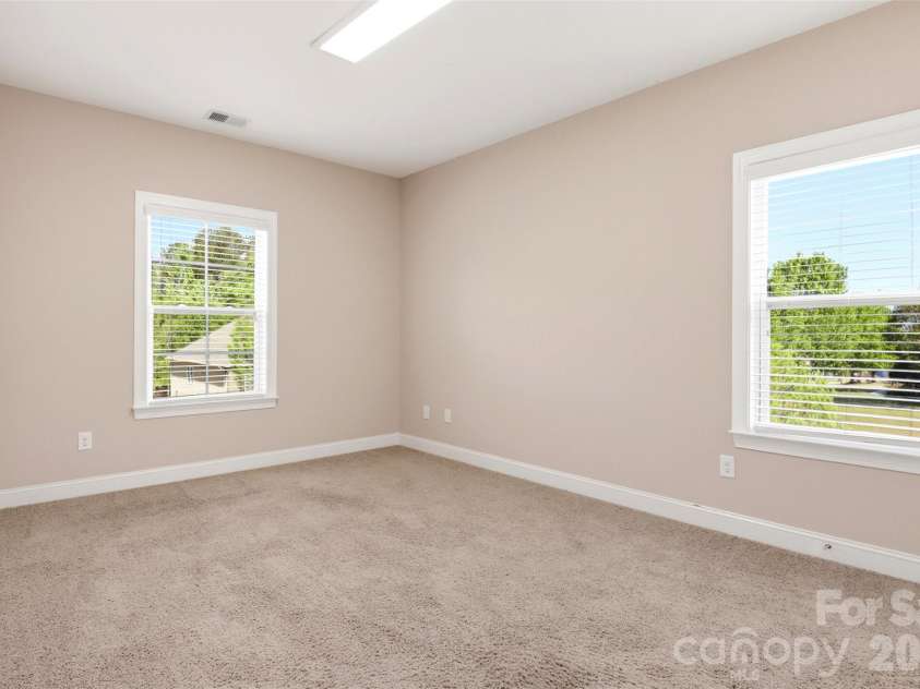 2020 Madeira Circle, Waxhaw, NC 28173.  MLS# CAR4370388, YatesRealty ID 17859. 