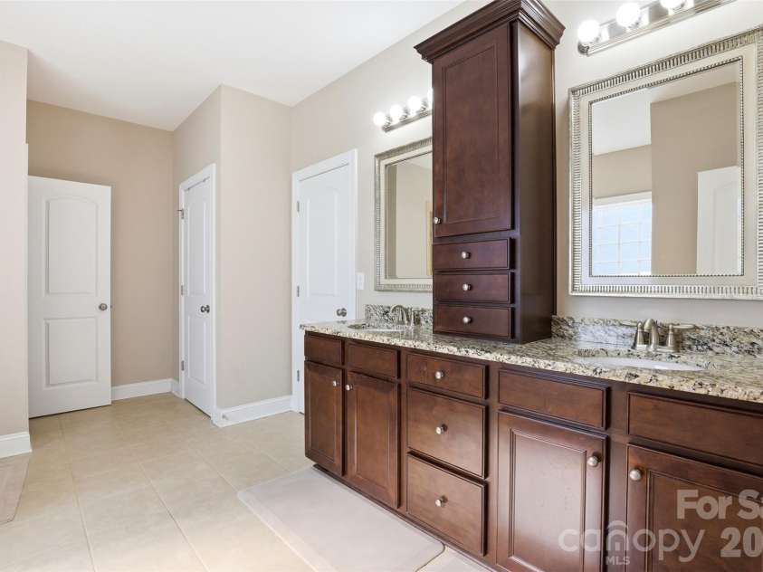 2020 Madeira Circle, Waxhaw, NC 28173.  MLS# CAR4370388, YatesRealty ID 17859. 