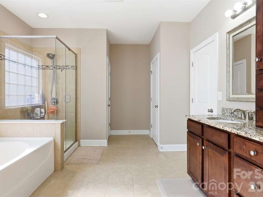 2020 Madeira Circle, Waxhaw, NC 28173.  MLS# CAR4370388, YatesRealty ID 17859. 